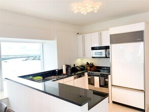 1435 Brickell Ave, Unit 3507 in Miami, FL - Building Photo - Building Photo