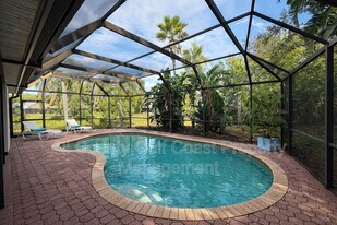 4935 82nd Pl E in Sarasota, FL - Building Photo