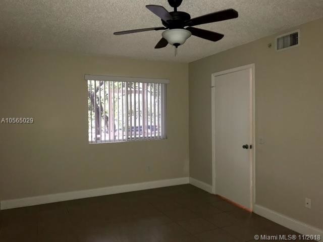 430 S Park Rd-Unit -3-110 in Hollywood, FL - Foto de edificio