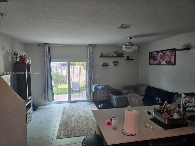 392 NW 11th Ct in Homestead, FL - Building Photo - Building Photo