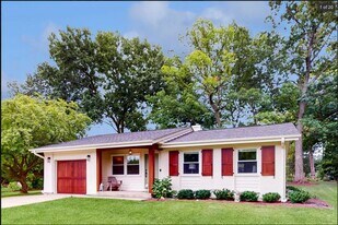 227 Juneway Terrace in Lake Bluff, IL - Building Photo