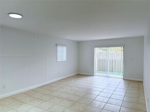 8550 SW 109th Ave in Miami, FL - Building Photo - Building Photo