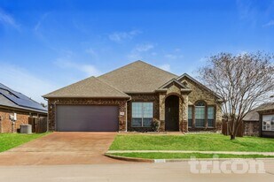 2186 Liriope Ln in Waxahachie, TX - Building Photo