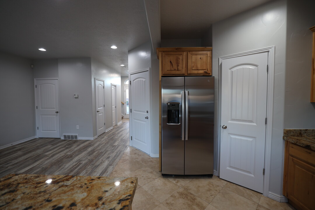 279 Ailee Lane in Murray, UT - Building Photo