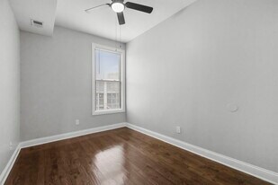 908 W Montrose Ave in Chicago, IL - Building Photo
