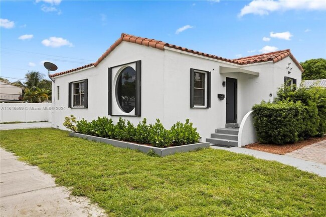 1500 Van Buren St in Hollywood, FL - Building Photo - Building Photo