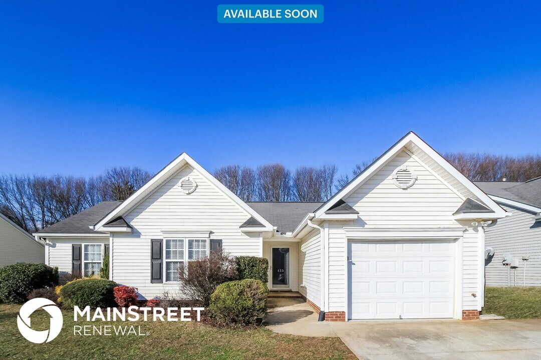 125 Braeburn Dr in Winston-Salem, NC - Building Photo