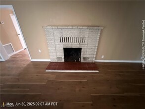 10 E Bonanza Rd in Las Vegas, NV - Building Photo - Building Photo