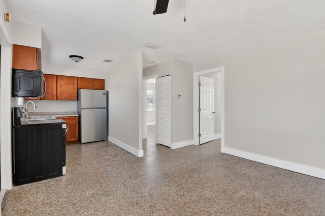 58 W 27th St in West Palm Beach, FL - Foto de edificio - Building Photo