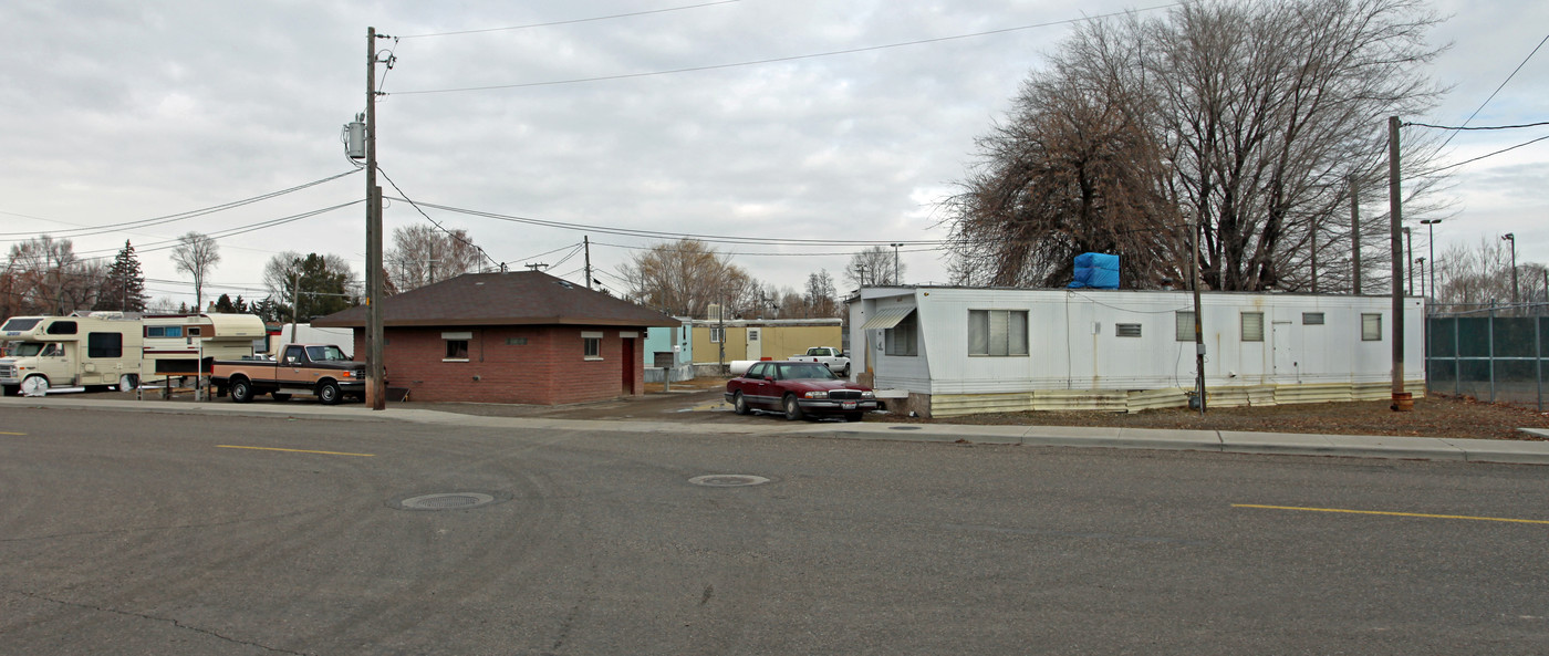 190 F St in Rupert, ID - Building Photo