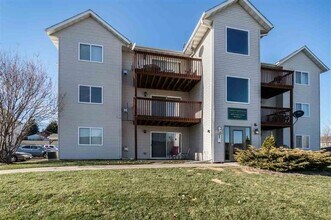 4600 Grand Ave, Unit c6 in Davenport, IA - Foto de edificio - Building Photo