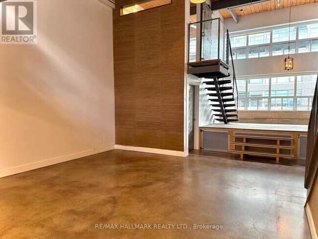 136-1173 Dundas St E in Toronto, ON - Building Photo - Building Photo