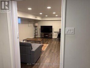 33 Braeburn Dr in Markham, ON - Building Photo - Building Photo