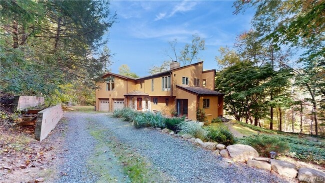 96 Old Pascack Rd in Pearl River, NY - Building Photo - Building Photo