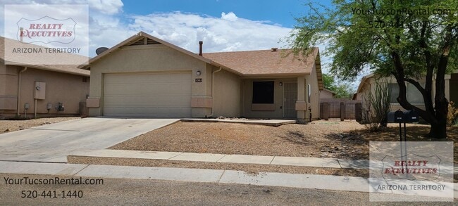 property at 1983 W Calle Cielo De Oro