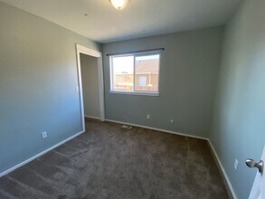 1561 NW Spruce Ave in Redmond, OR - Building Photo - Building Photo