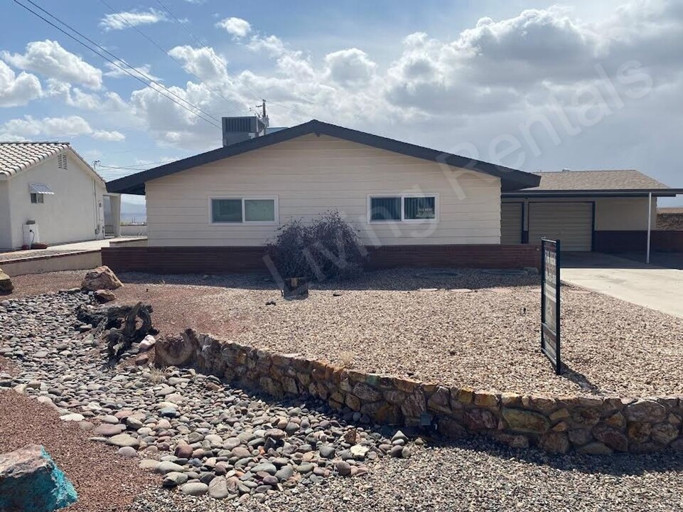 1265 Bombay Cir in Lake Havasu City, AZ - Building Photo