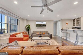 300 Peachtree St NE, Unit 6H in Atlanta, GA - Building Photo - Building Photo
