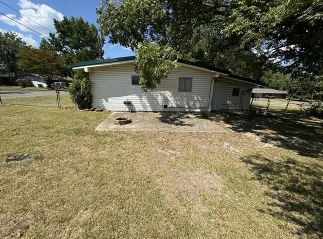 420 Lakeview Dr in Tupelo, MS - Building Photo - Building Photo
