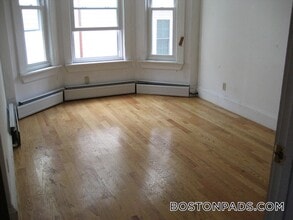 35 Brookline St, Unit 8 in Cambridge, MA - Foto de edificio - Building Photo