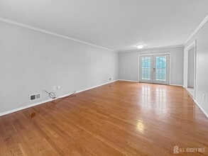 117 Old Post Rd in Edison, NJ - Building Photo - Building Photo