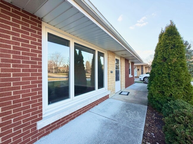 1616 Mayfield Ave in Joliet, IL - Building Photo - Building Photo