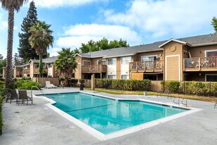 Lund Garden Apartments in Hayward, CA - Building Photo