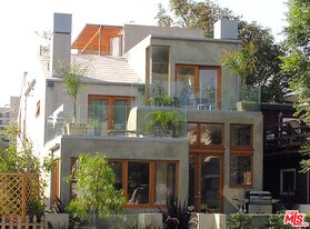 420 Sherman Canal in Los Angeles, CA - Building Photo