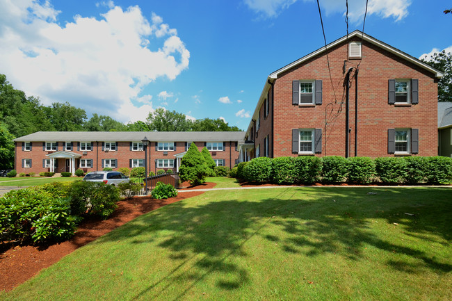 Ridgeview Apartments in Glastonbury, CT - Building Photo - Building Photo