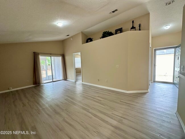 8828 Townsquare Dr S in Jacksonville, FL - Building Photo - Building Photo