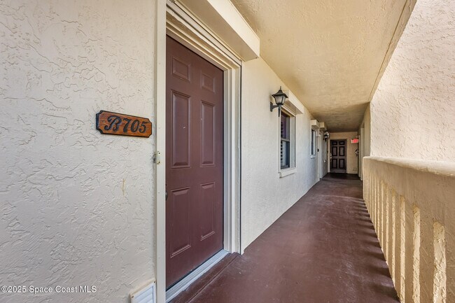 1860 N Atlantic Ave in Cocoa Beach, FL - Building Photo - Building Photo