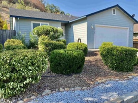 18016 Clouds Rest Rd in Soulsbyville, CA - Building Photo