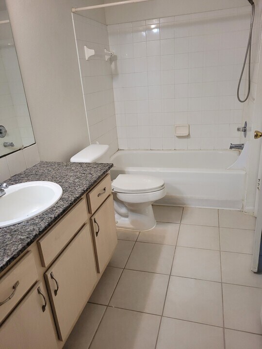 724 Crest Pines Dr, Unit 524 in Orlando, FL - Building Photo
