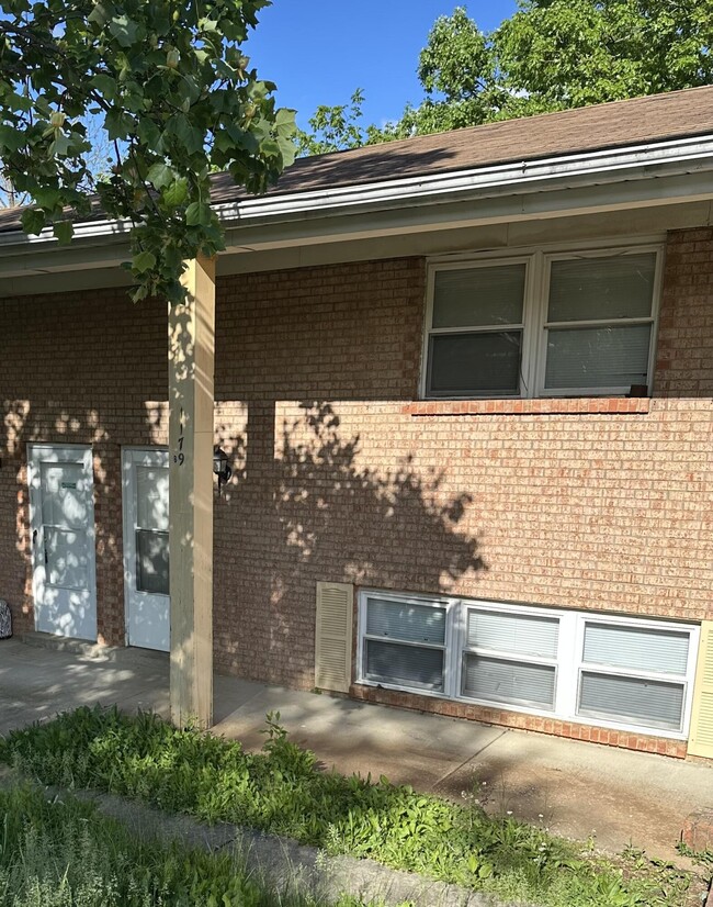 1179 Tatesbrook Dr in Lexington, KY - Building Photo - Building Photo