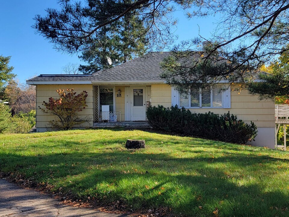 2104 E 8th St in Duluth, MN - Building Photo