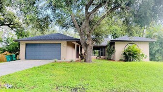 1057 Labelle Terrace NW in Port Charlotte, FL - Building Photo