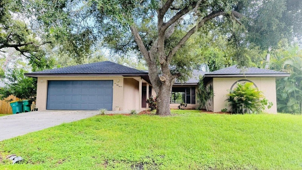 1057 Labelle Terrace NW in Port Charlotte, FL - Building Photo
