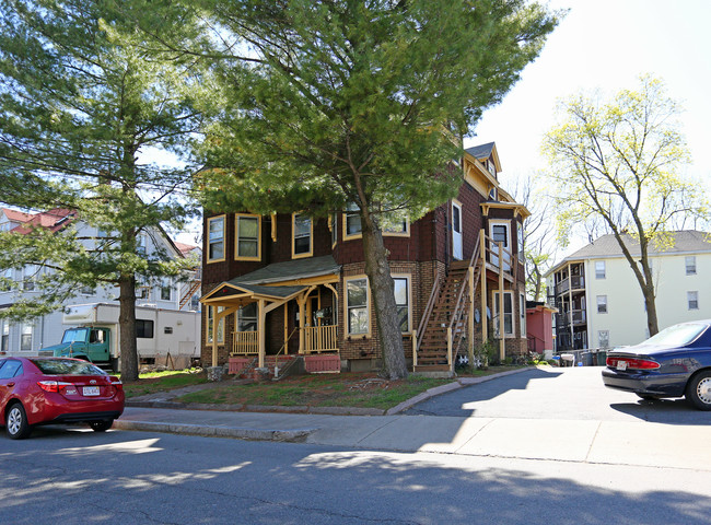 138 Crescent St in Waltham, MA - Foto de edificio - Building Photo