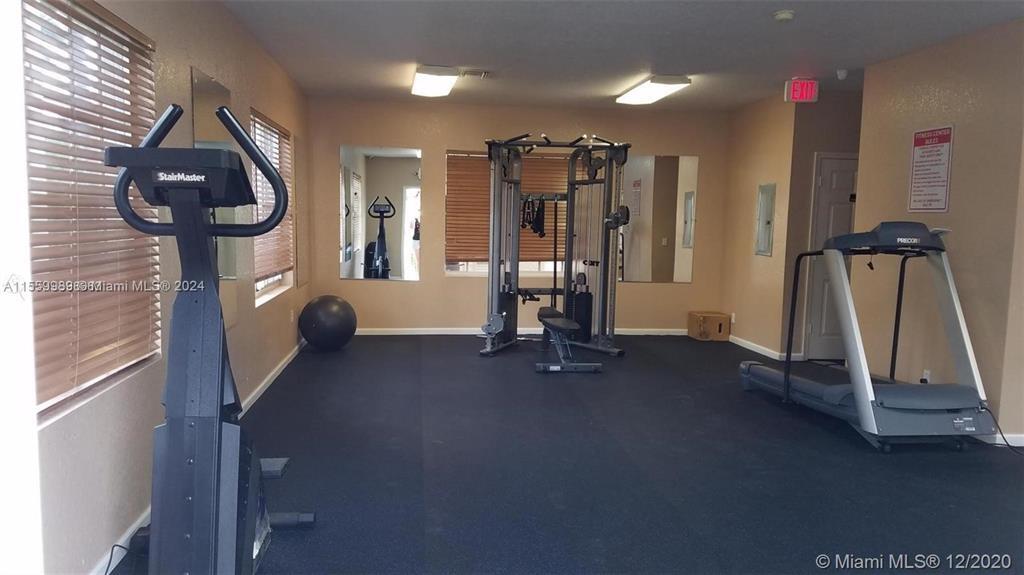 4802 Washington St, Unit 14 in Hollywood, FL - Building Photo