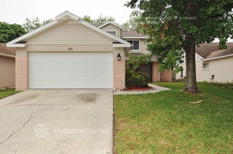 317 Sand Ridge Dr in Valrico, FL - Foto de edificio