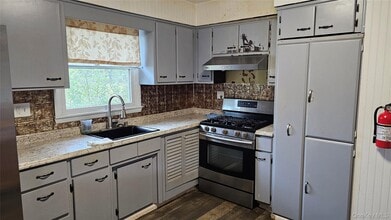 225 Monhagen Ave in Middletown, NY - Building Photo - Building Photo