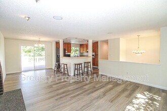 10605 166th Pl NE in Redmond, WA - Building Photo - Building Photo