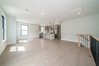 94 Astor Pl in Jersey City, NJ - Building Photo - Building Photo