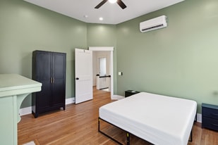 1133 E Henry St in Savannah, GA - Building Photo