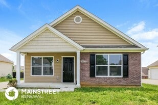 5817 Bannon Crossings Dr in Louisville, KY - Building Photo