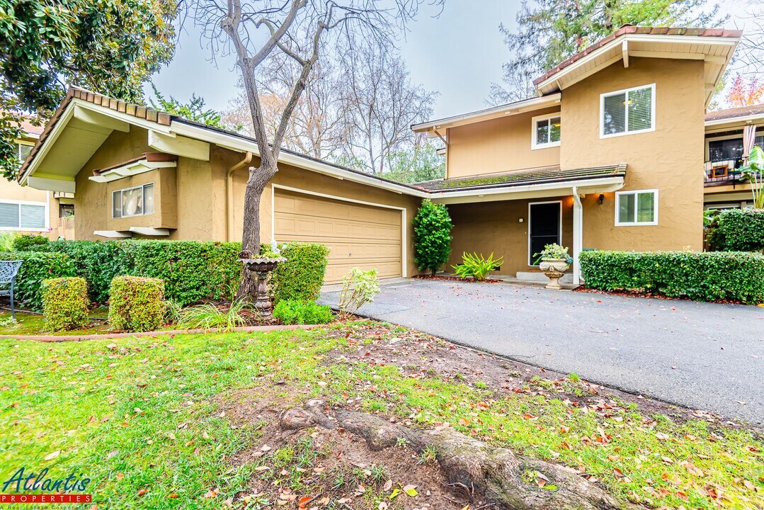 420 Alberto Way in Los Gatos, CA - Building Photo