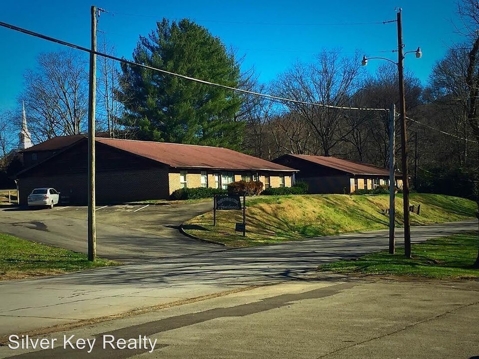 311 Sunset Dr in Athens, TN - Building Photo