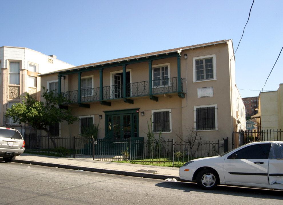 Deighton Apartments in Los Angeles, CA - Building Photo