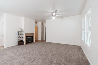 Old River Place in Bakersfield, CA - Foto de edificio - Interior Photo