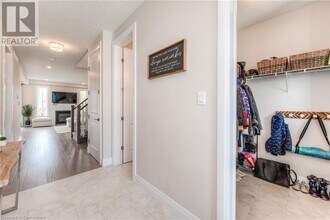 537 Valhalla Cres in Waterloo, ON - Building Photo - Building Photo